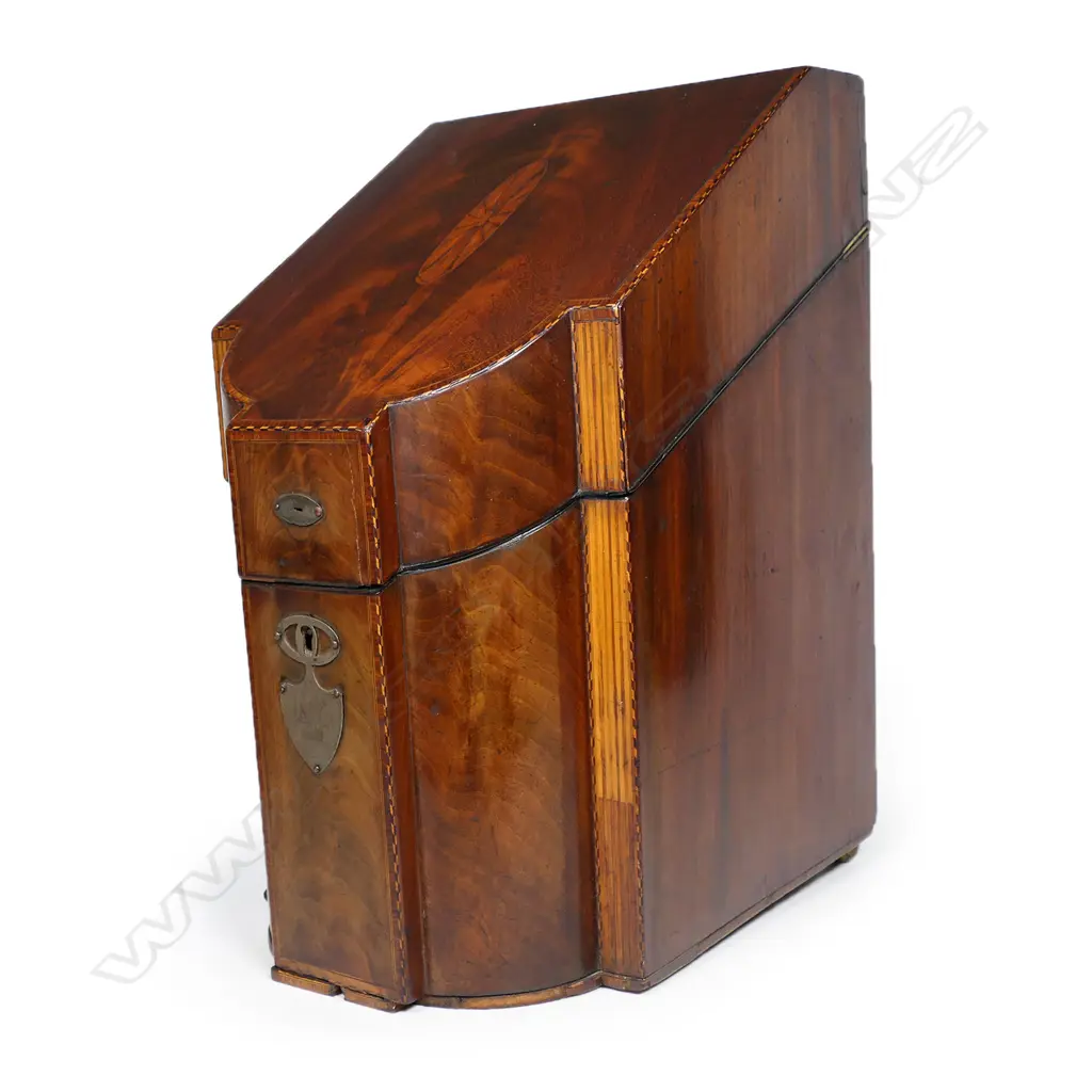 A Georgian mahogany knife box, Image 1++
