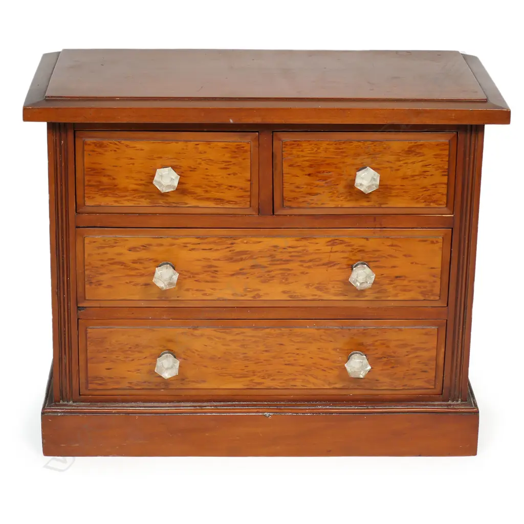 A c.1900 kauri quality apprentice chest, Image 1++