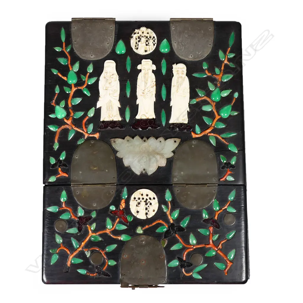 A vintage Chinese dressing box, Image 1++