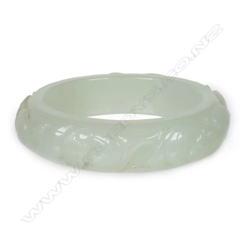 A quality Chinese carved white jade bangle, Image 1++
