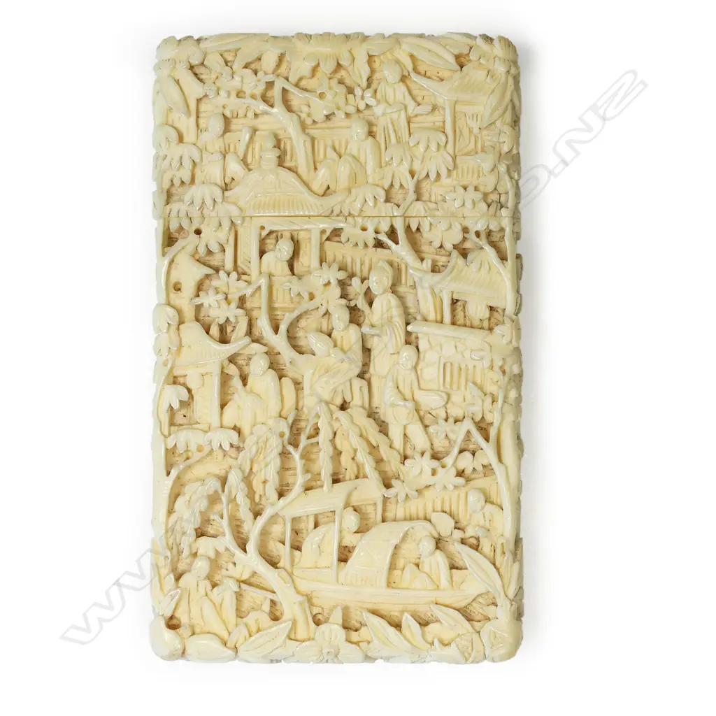 A good 19thC Chinese finely carved ivory card case, Image 1++