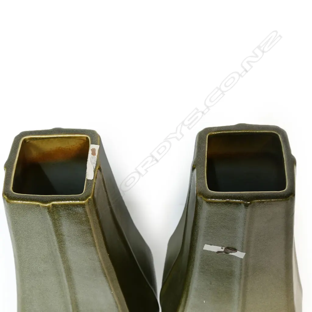 A pair of large Chinese square form tea dust glazed vases, Image 1++