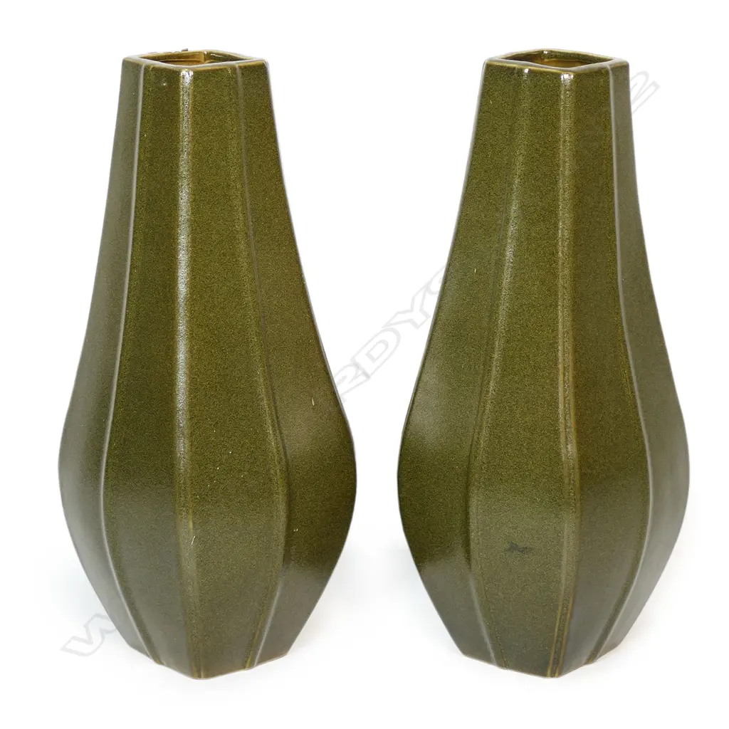 A pair of large Chinese square form tea dust glazed vases, Image 1++
