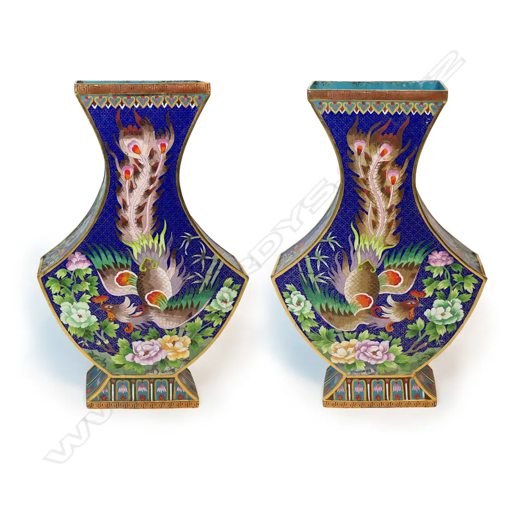 A pair of large and decorative cloisonne vases, Image 1++