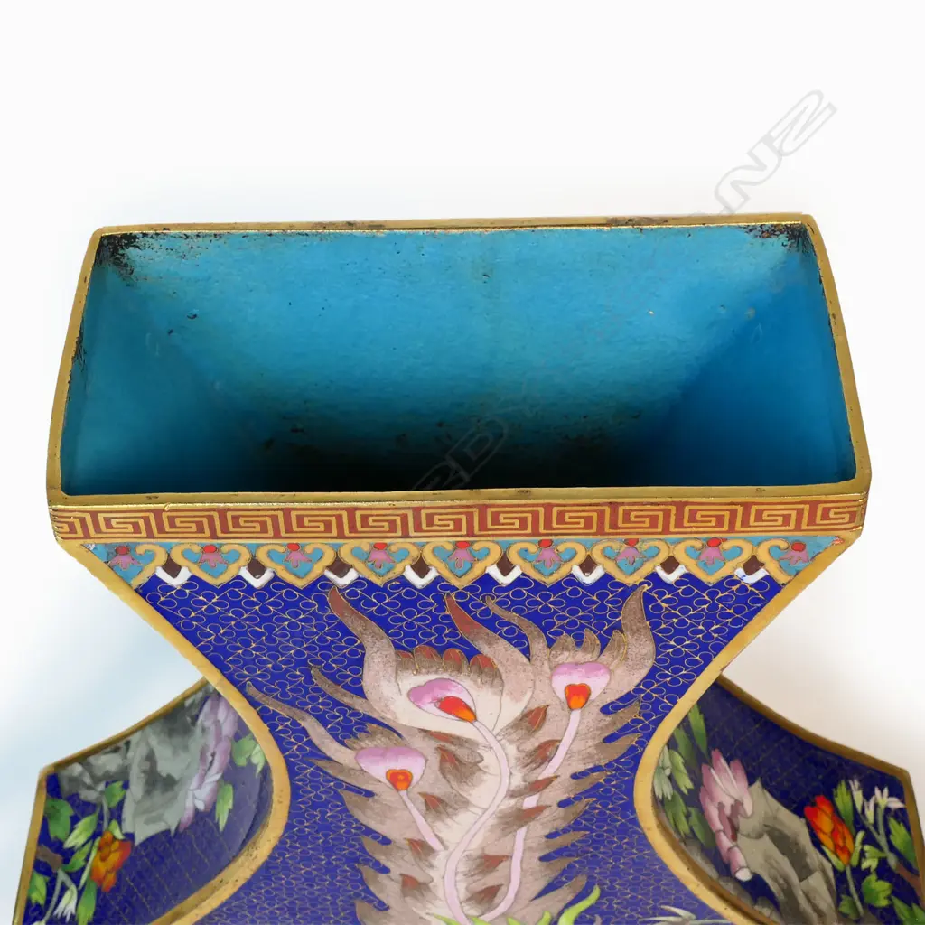 A pair of large and decorative cloisonne vases, Image 1++