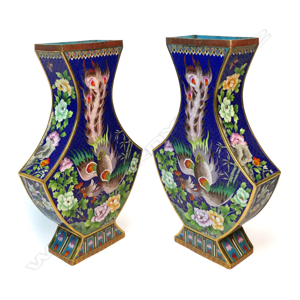 A pair of large and decorative cloisonne vases, Image 1++