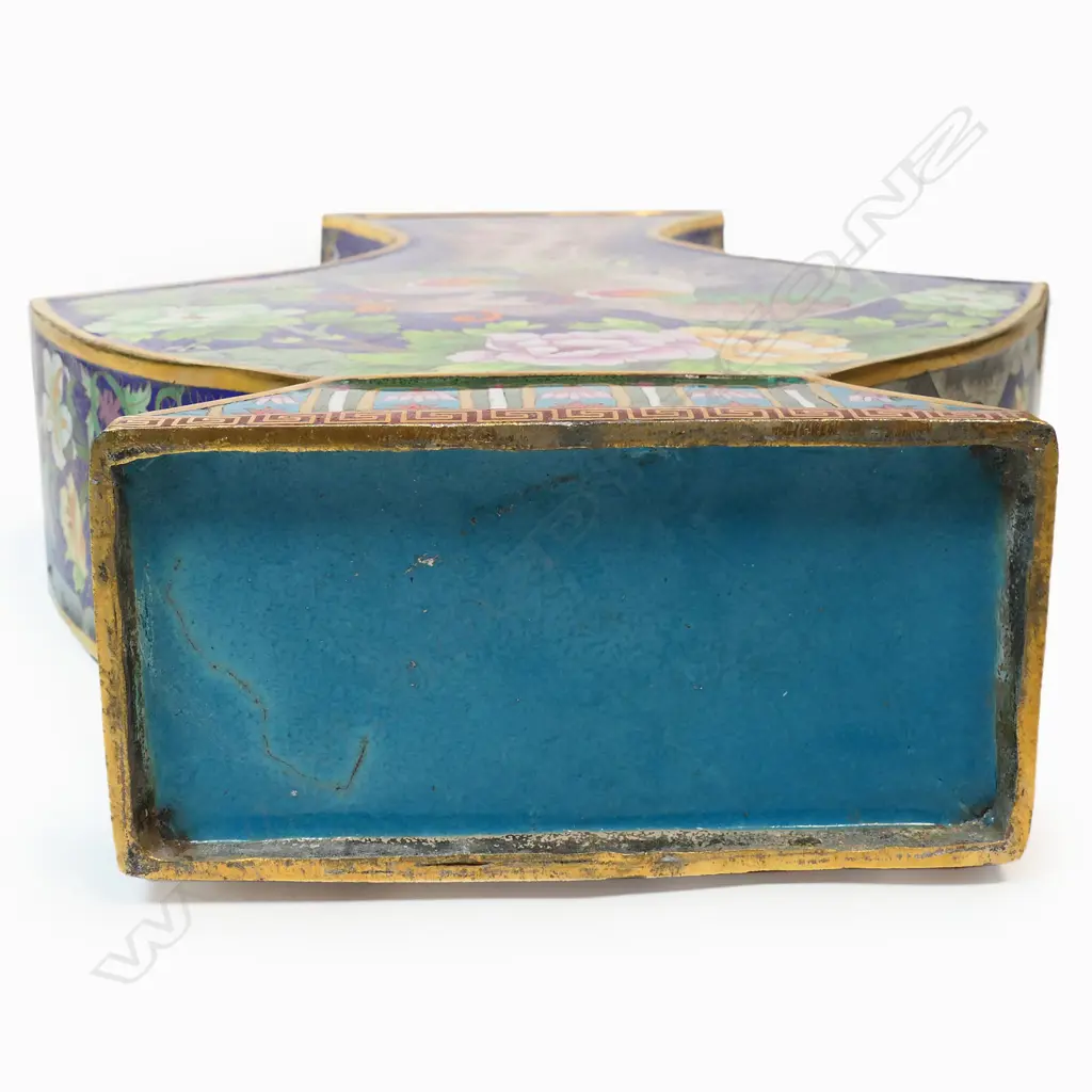A pair of large and decorative cloisonne vases, Image 1++