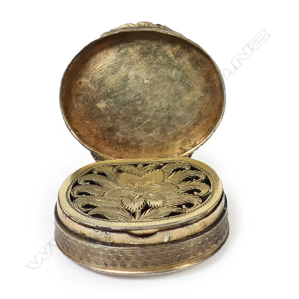 A George III silver vinaigrette, Image 1++