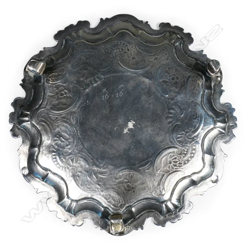 An early George III Irish silver waiter, Image 1++