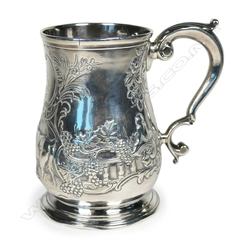 An early George III Irish silver mug, Image 1++
