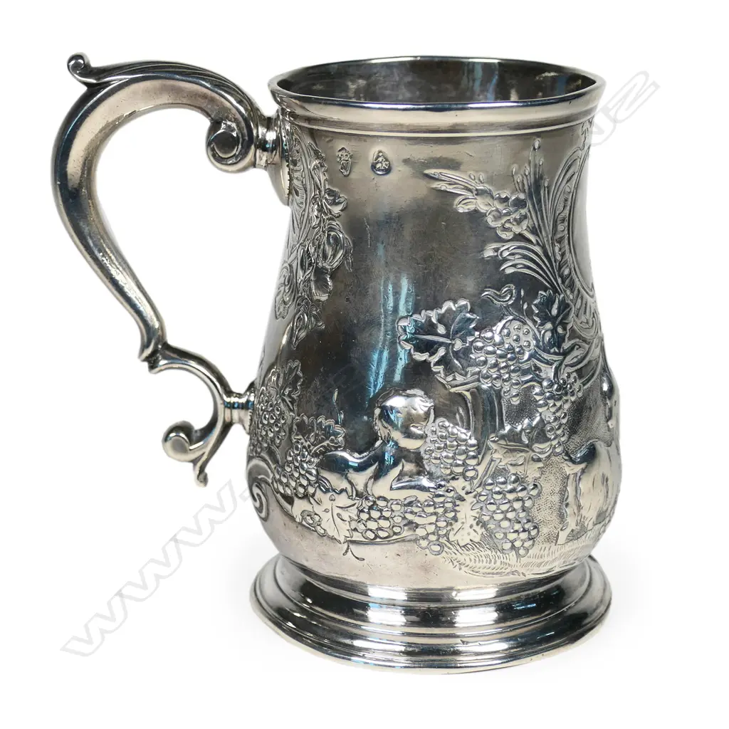 An early George III Irish silver mug, Image 1++