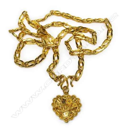 A .9999 yellow gold necklace with pendant,
