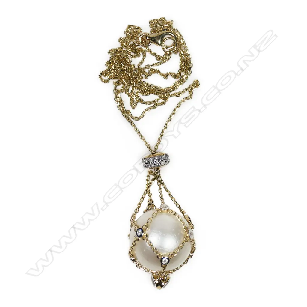 A 14ct gold cultured South Sea pearl and diamond cage necklace, Image 1++
