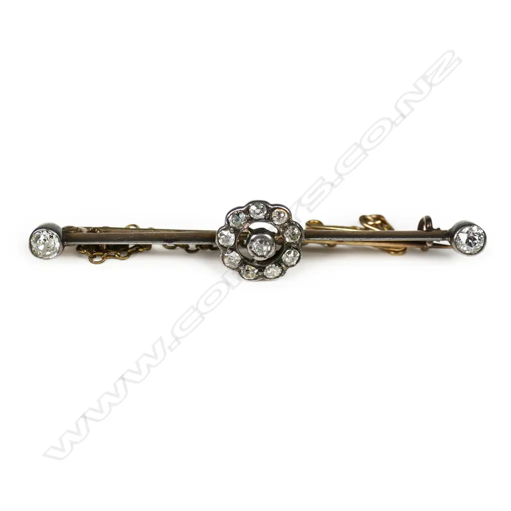 An estate 9ct gold and diamond bar brooch, Image 1++