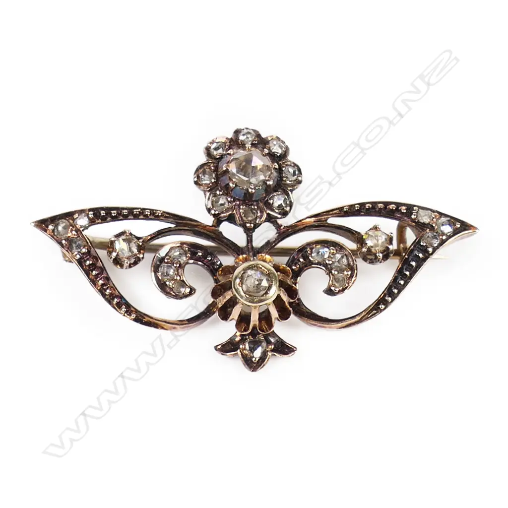 A Victorian gold silver and diamond brooch, Image 1++