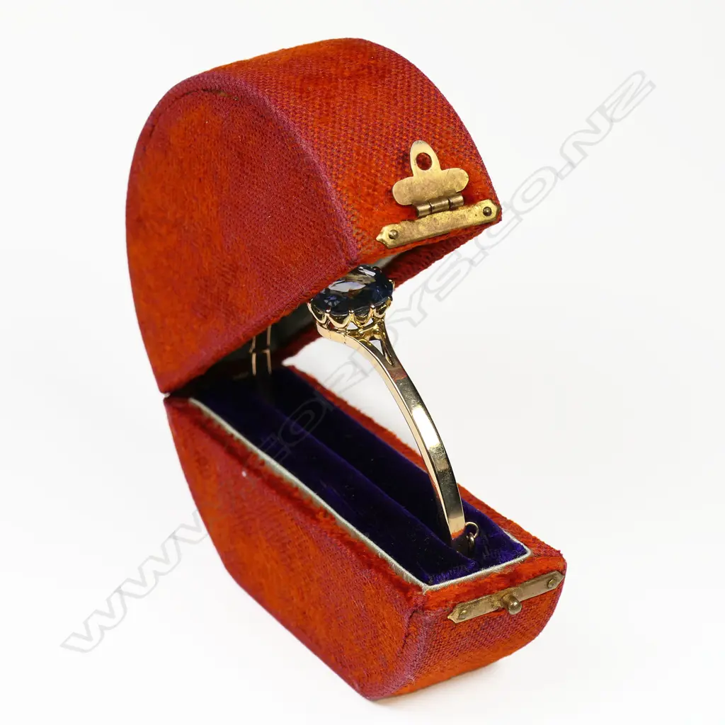 An Edwardian 18ct gold and sapphire bangle, Image 1++