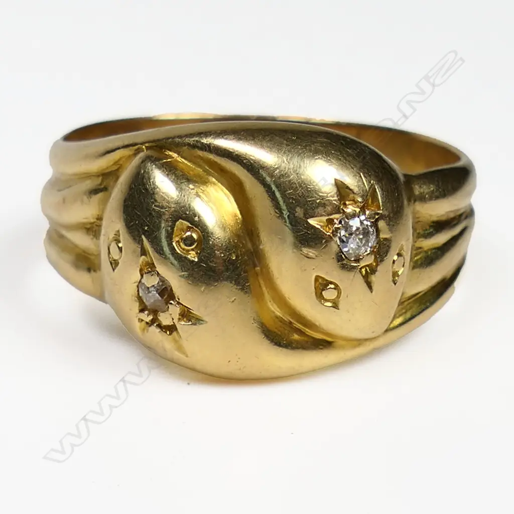 An 18ct gold and diamond snake ring, Image 1++