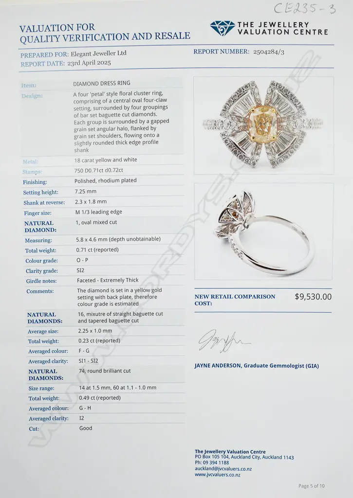 An 18ct white gold yellow and white diamond ring, Image 1++