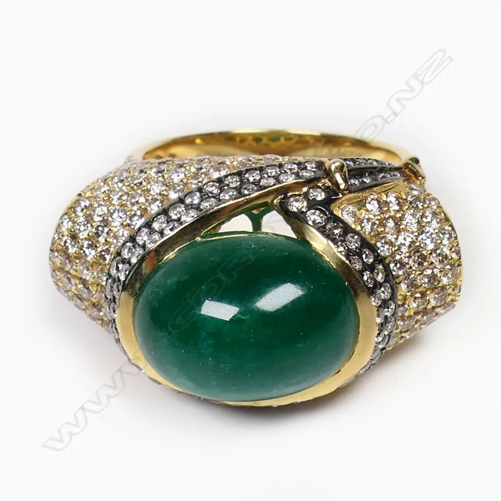 An 18ct gold emerald and diamond ring, Image 1++