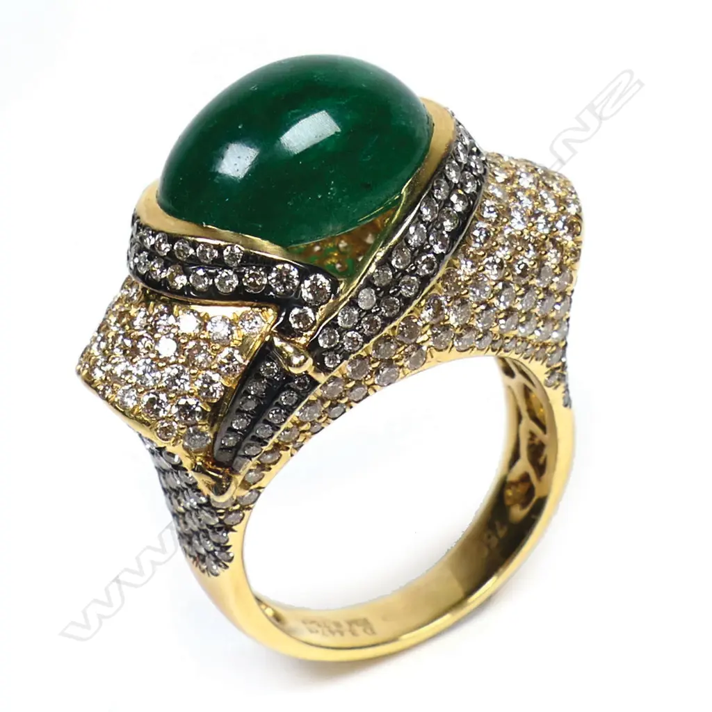 An 18ct gold emerald and diamond ring, Image 1++