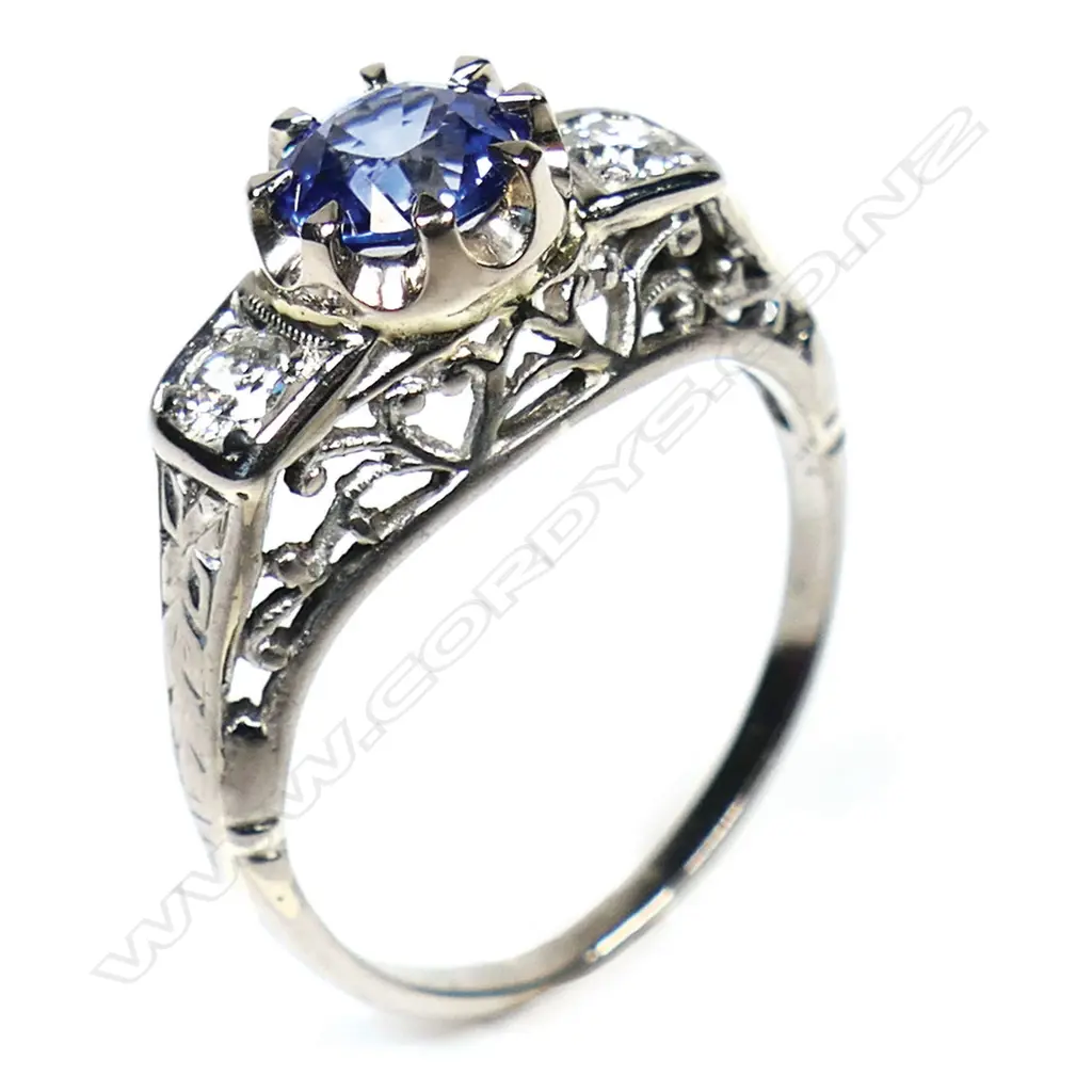 A 1940s platinum sapphire and diamond ring, Image 1++
