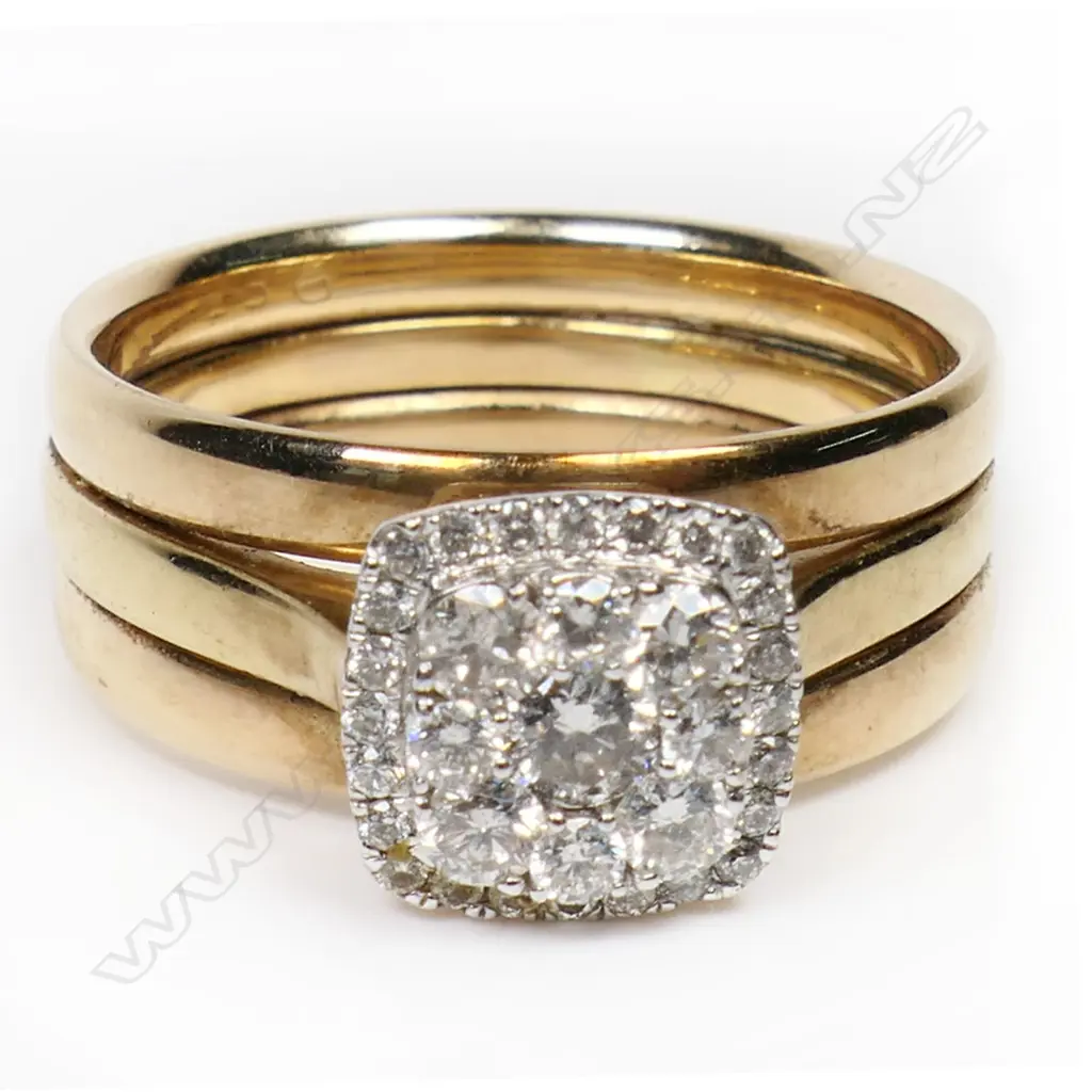 A vintage 9ct gold and diamond cluster triple band ring, Image 1++