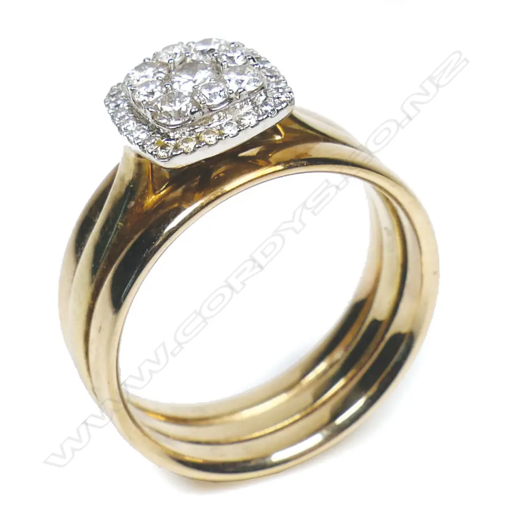 A vintage 9ct gold and diamond cluster triple band ring, Image 1++