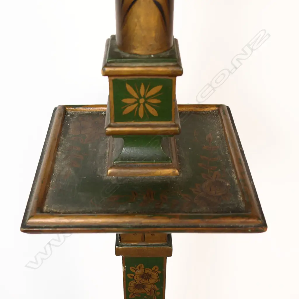 A pair of vintage chinoiserie floor lamps, Image 1++