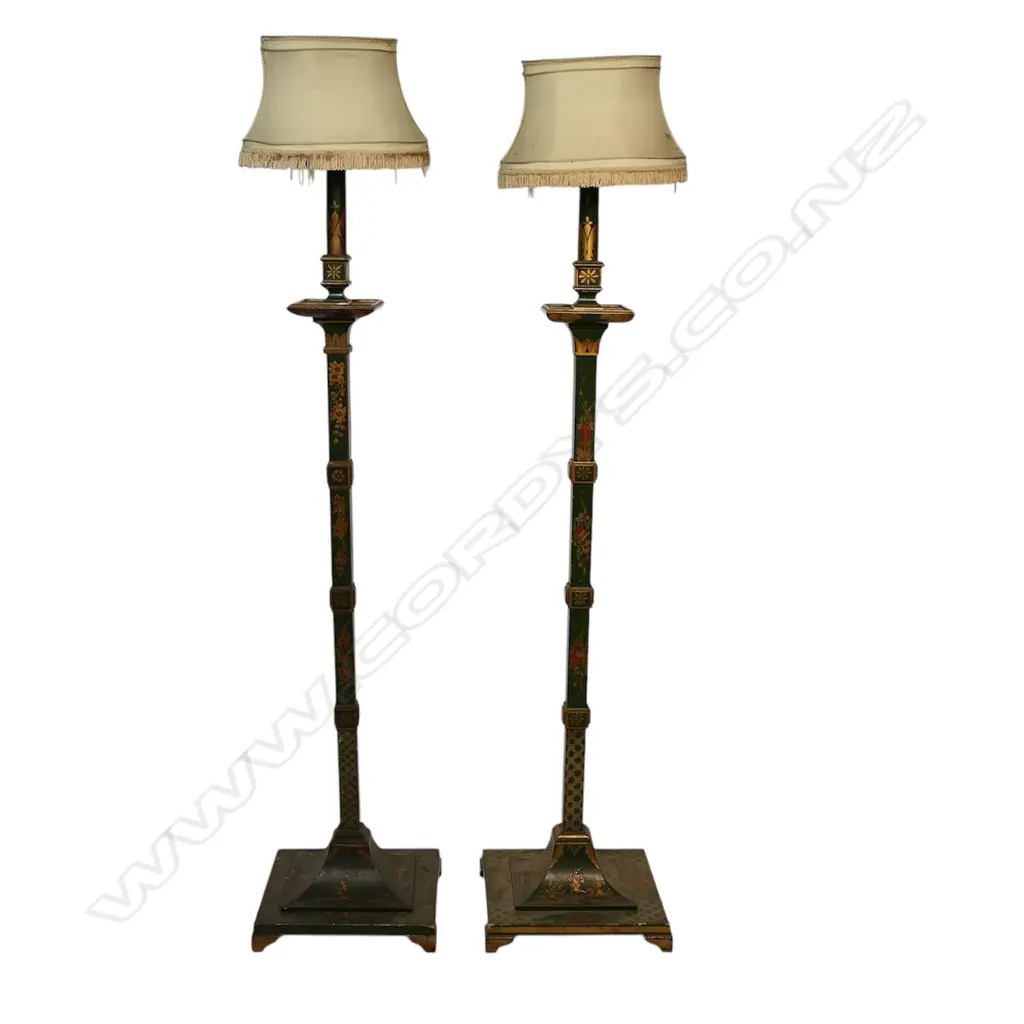 A pair of vintage chinoiserie floor lamps, Image 1++