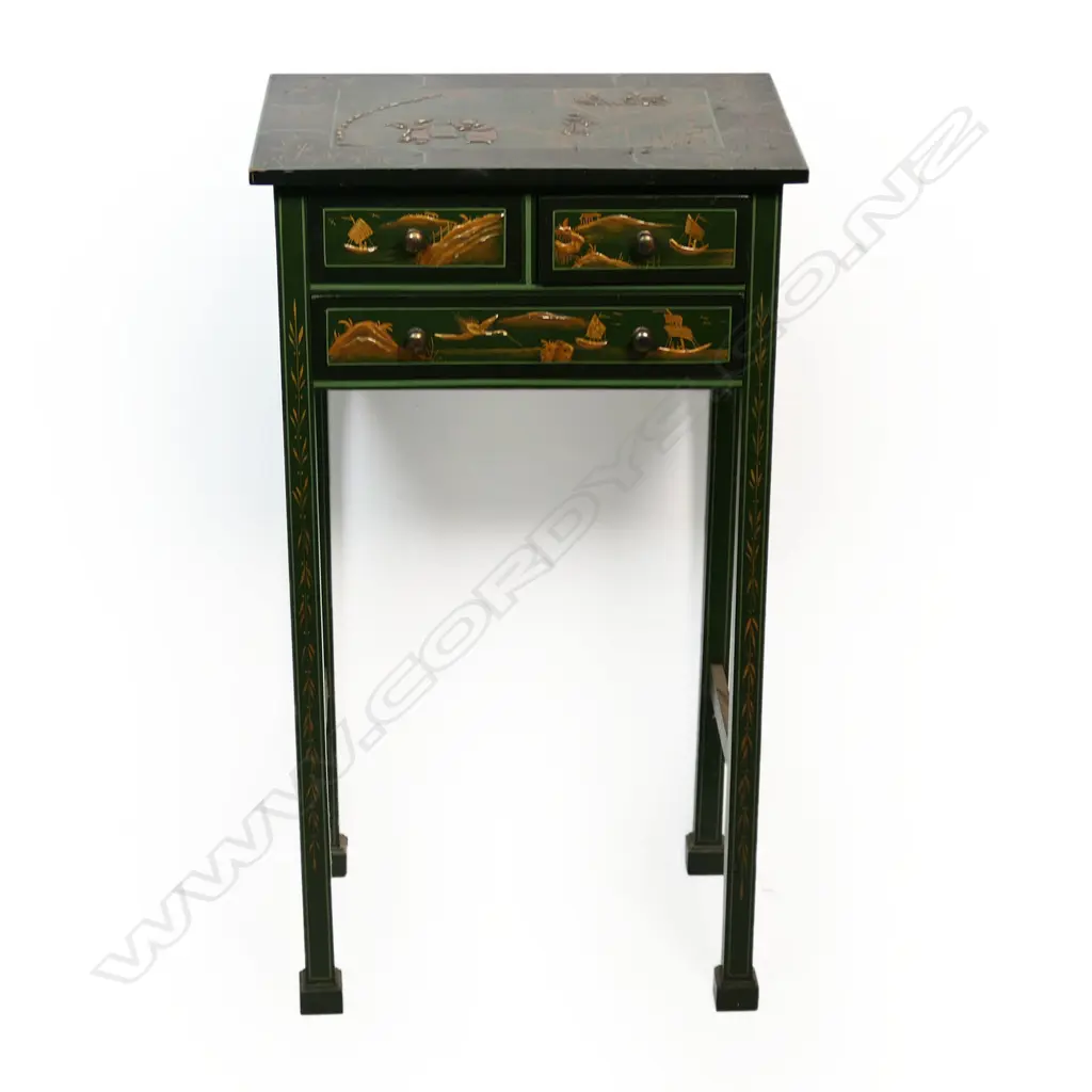 A vintage chinoiserie small side table, Image 1++