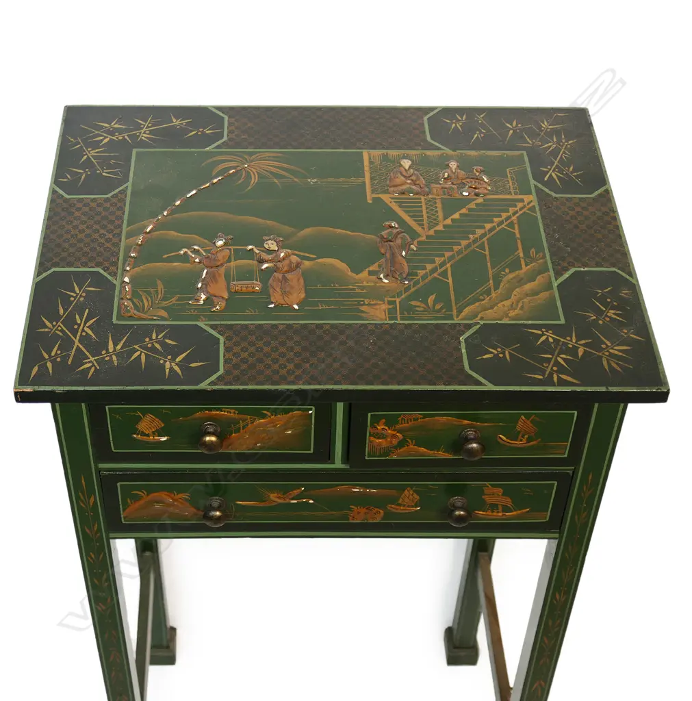 A vintage chinoiserie small side table, Image 1++