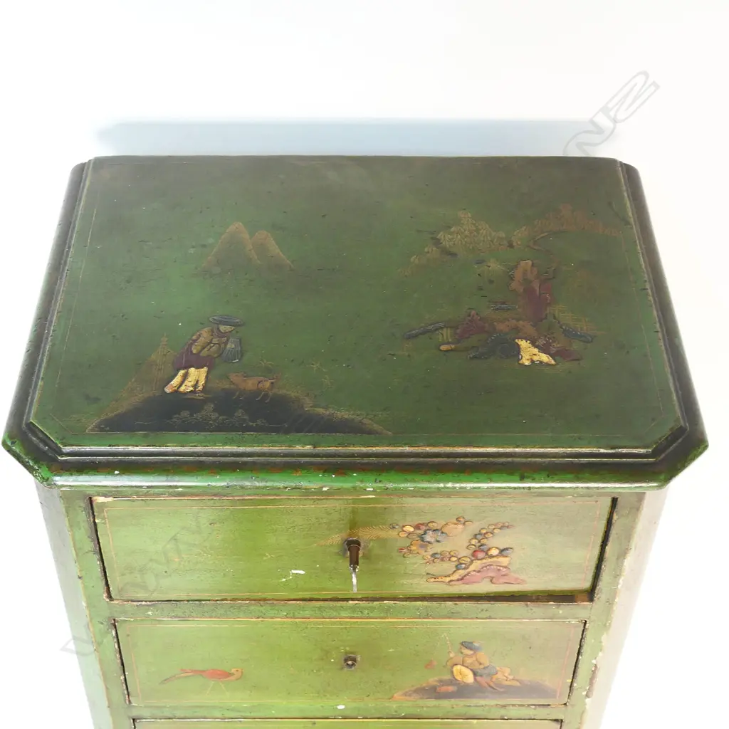 A vintage chinoiserie seven-drawer semainier, Image 1++
