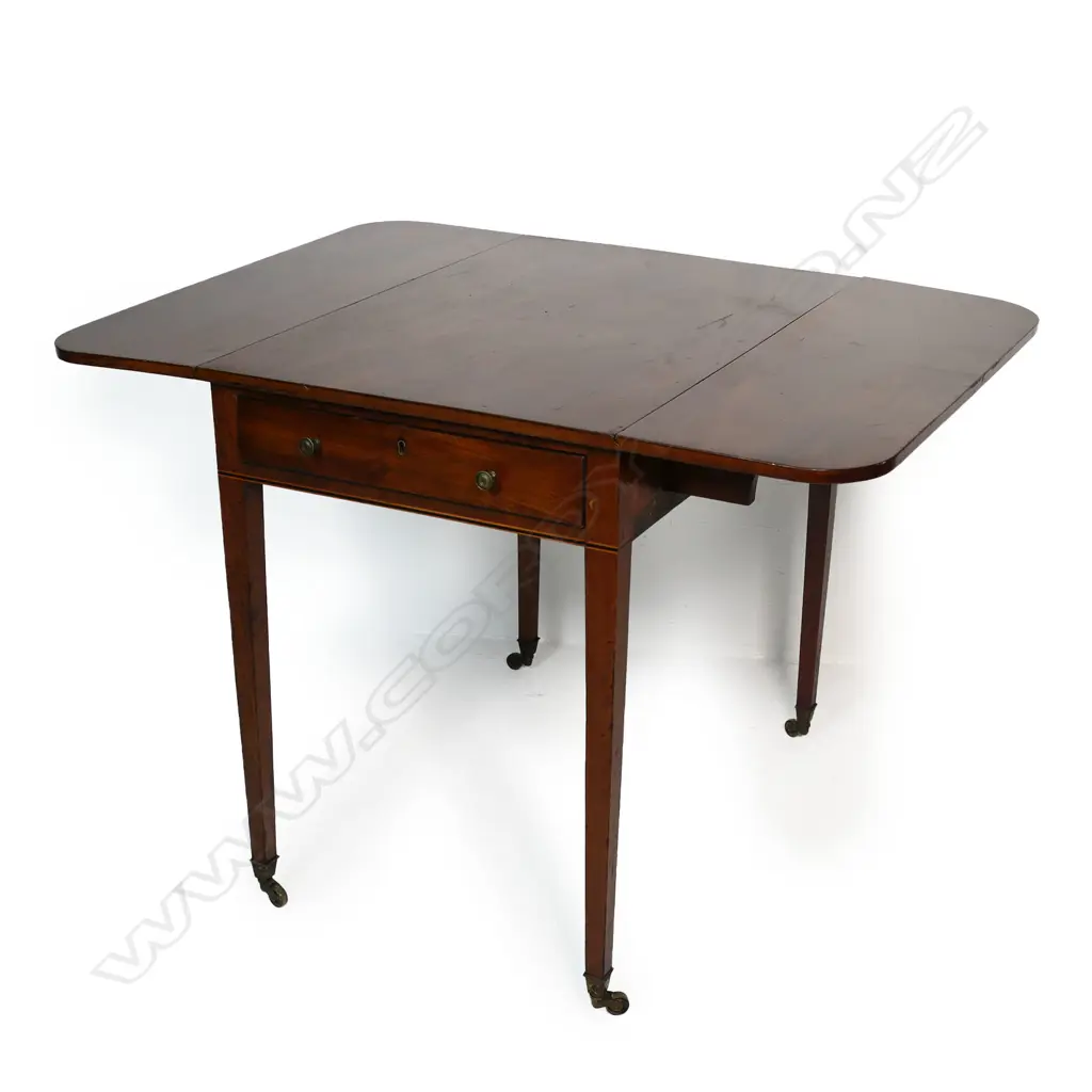 A Regency mahogany Pembroke table, Image 1++