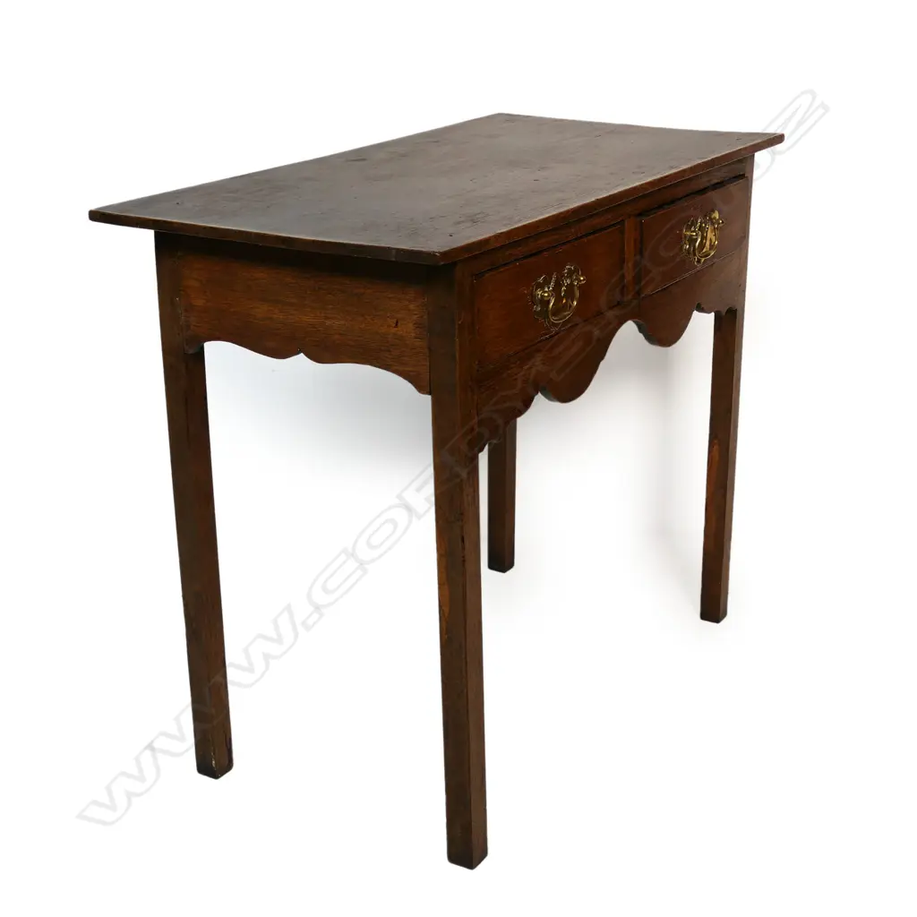 A Georgian oak lowboy, Image 1++