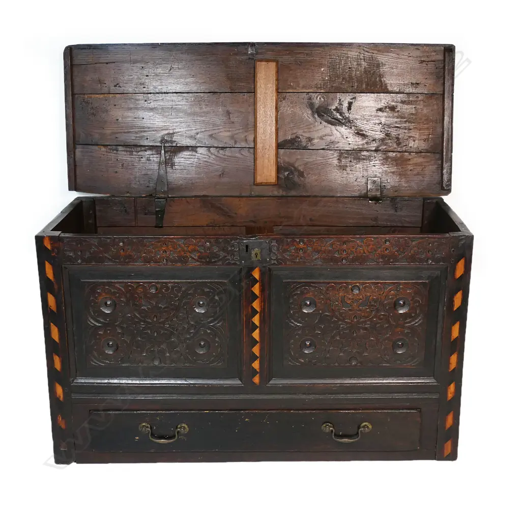 A Georgian oak country mule chest, Image 1++