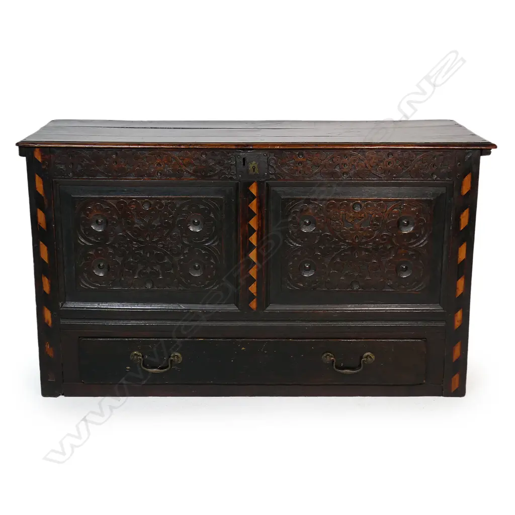 A Georgian oak country mule chest, Image 1++