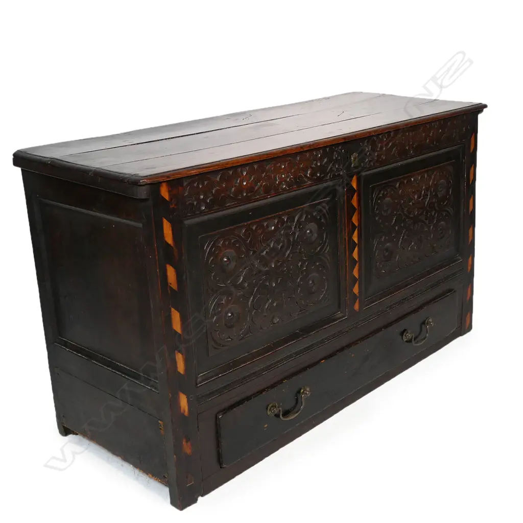 A Georgian oak country mule chest, Image 1++