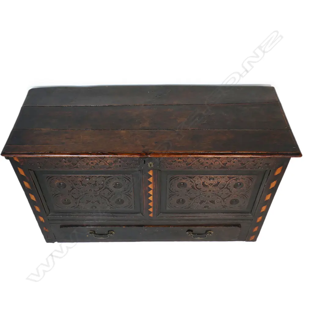 A Georgian oak country mule chest, Image 1++