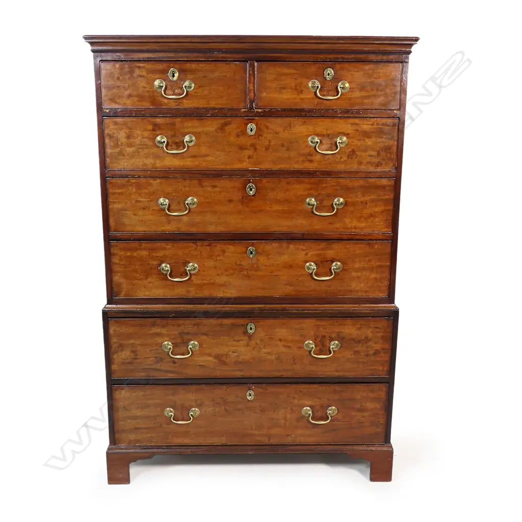 A Georgian mahogany chest on chest, Image 1++