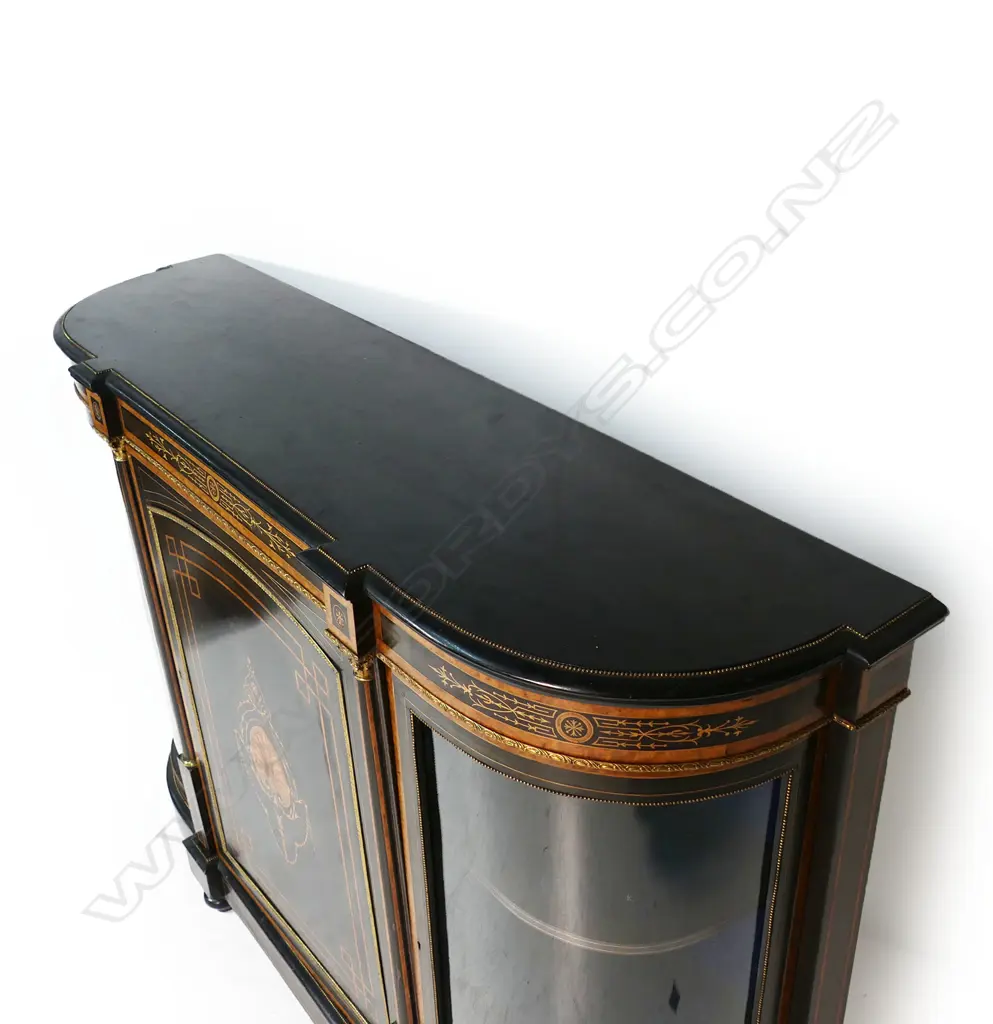 A Victorian credenza, Image 1++