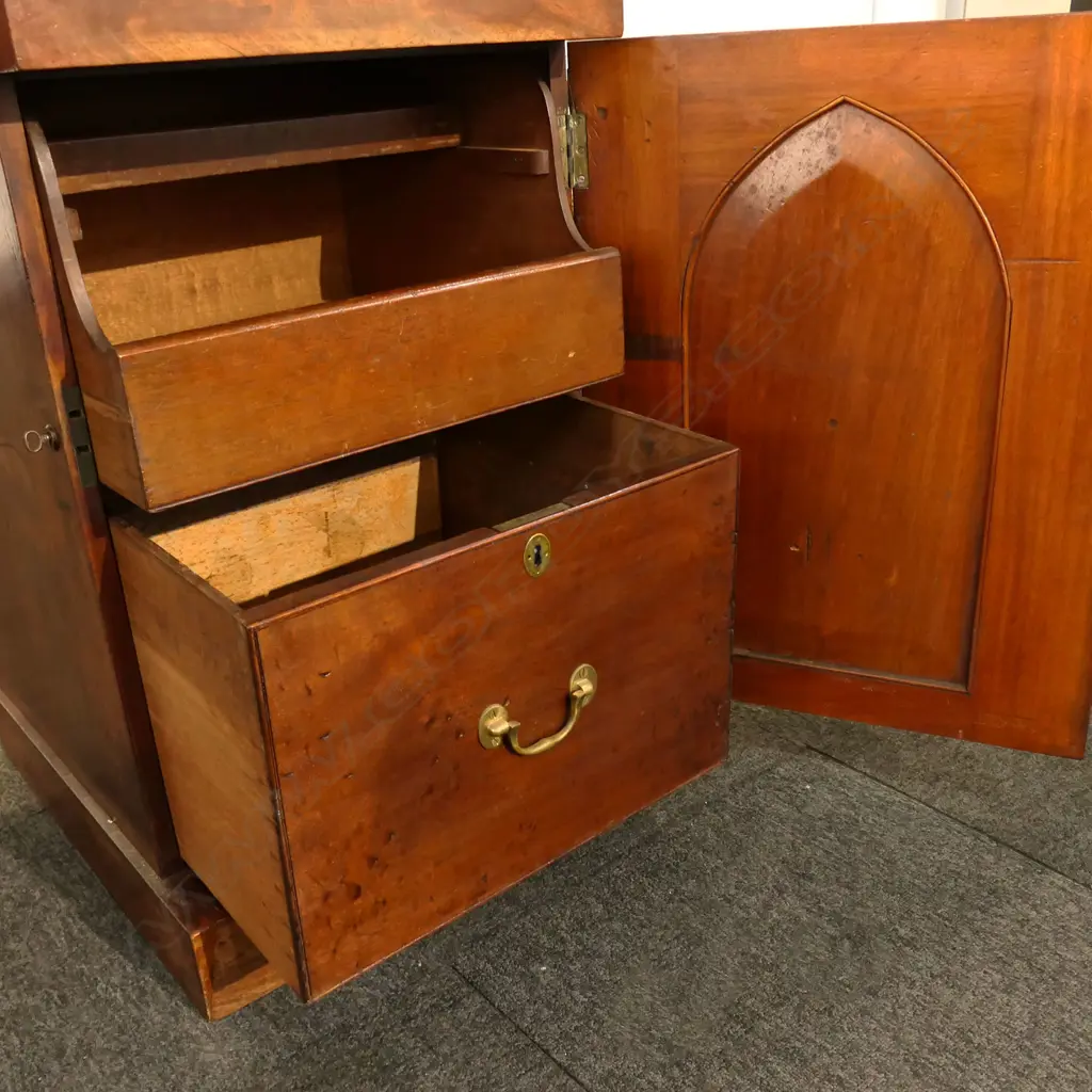 A William IV flame mahogany twin pedestal breakfront sideboard, Image 1++