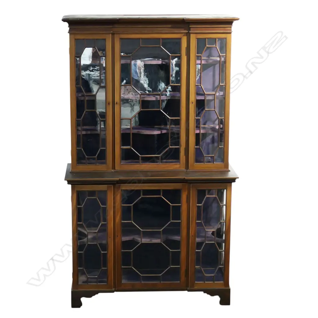 A late 19thC Georgian style mahogany breakfront bookcase/display cabinet, Image 1++