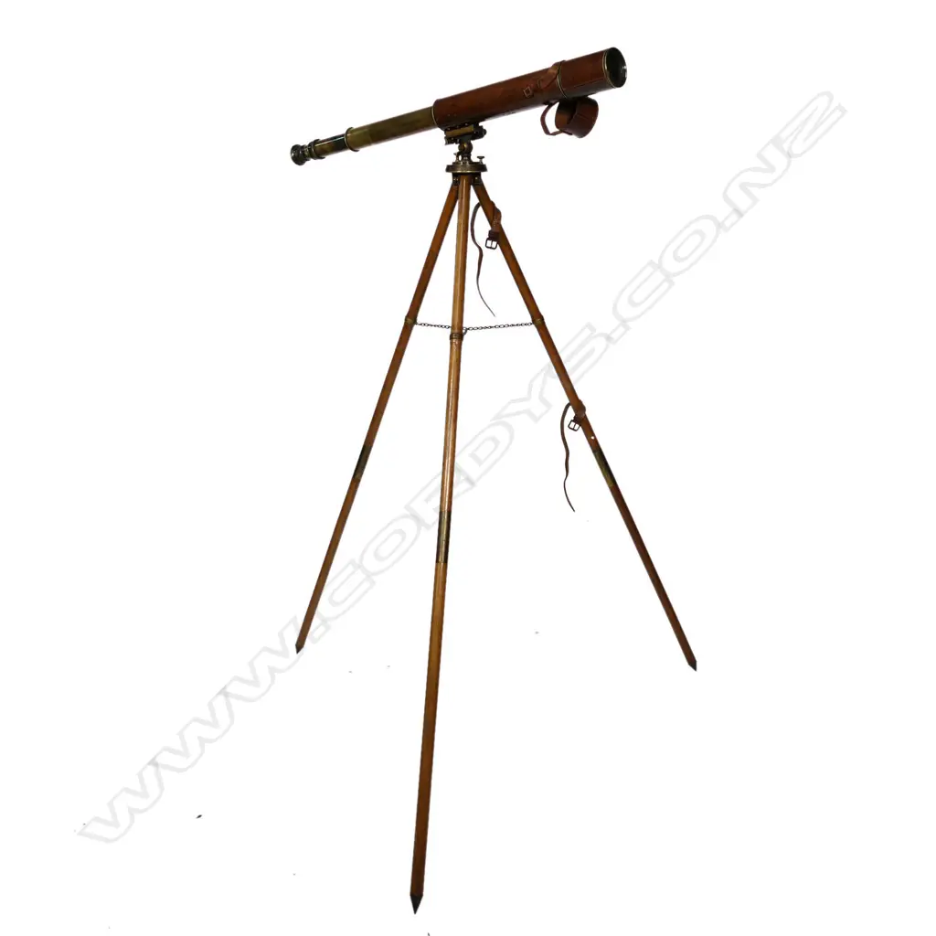 A quality WWI military spotting telescope marked Telescope F.A. MKV Negretti & Zambra 1917 No.315, Image 1++