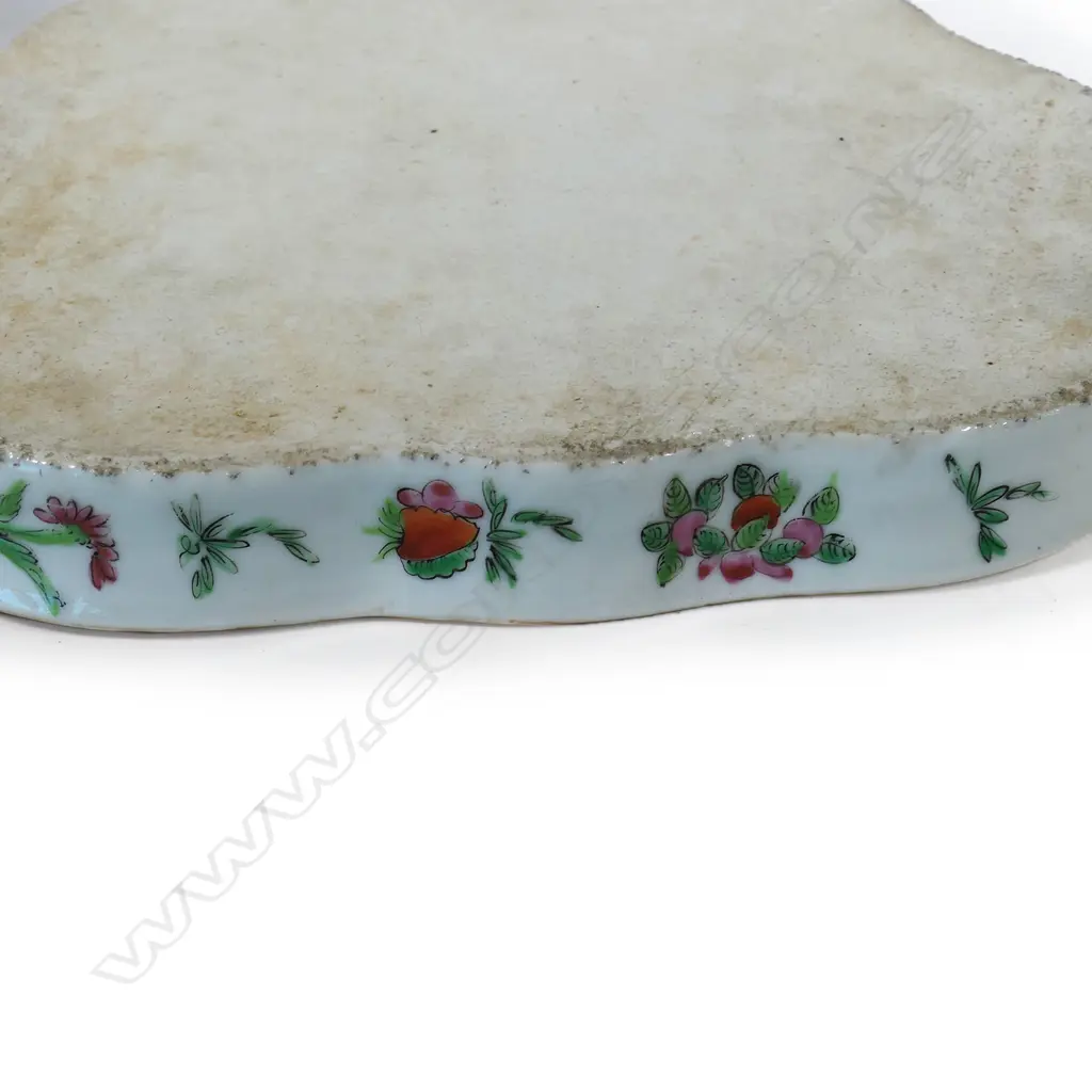 A 19thC Chinese Canton famille rose enamelled shallow shaped platter, Image 1++