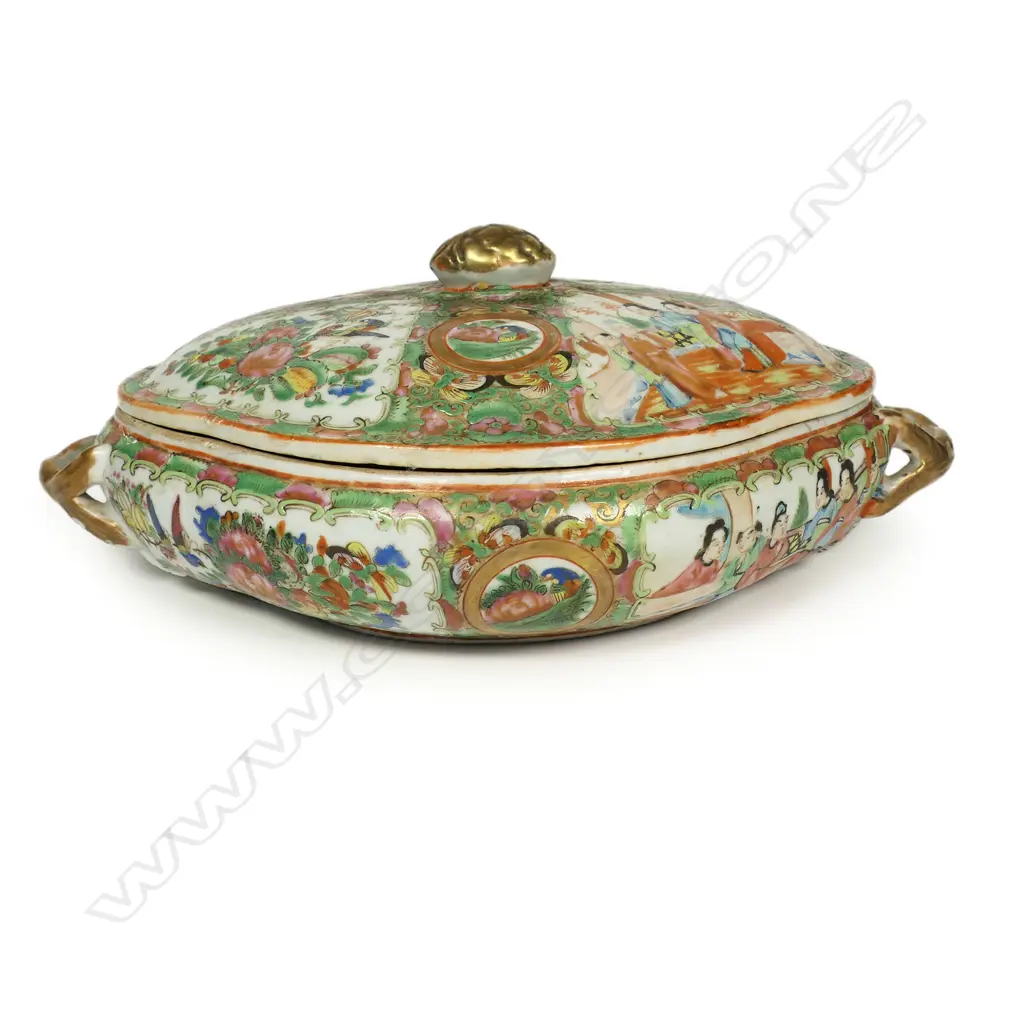 A 19thC Chinese Canton famille rose enamelled lidded two handled tureen, Image 1++
