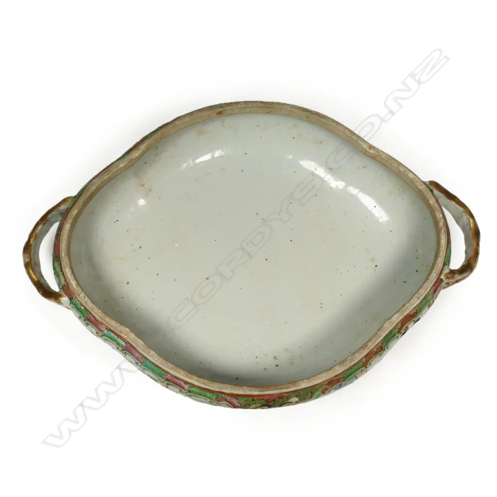 A 19thC Chinese Canton famille rose enamelled lidded two handled tureen, Image 1++