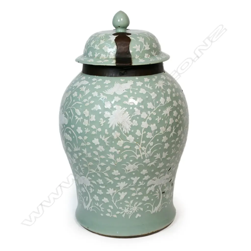A 19thC large celadon porcelain pâte sur pâte ginger jar, Image 1++