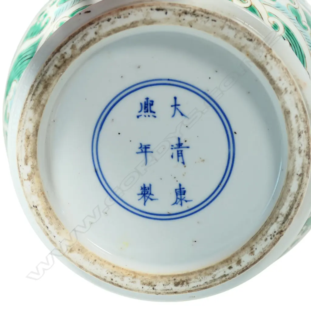 A Qing Dynasty style five colour 'Fish Basket' decorated vase, Image 1++