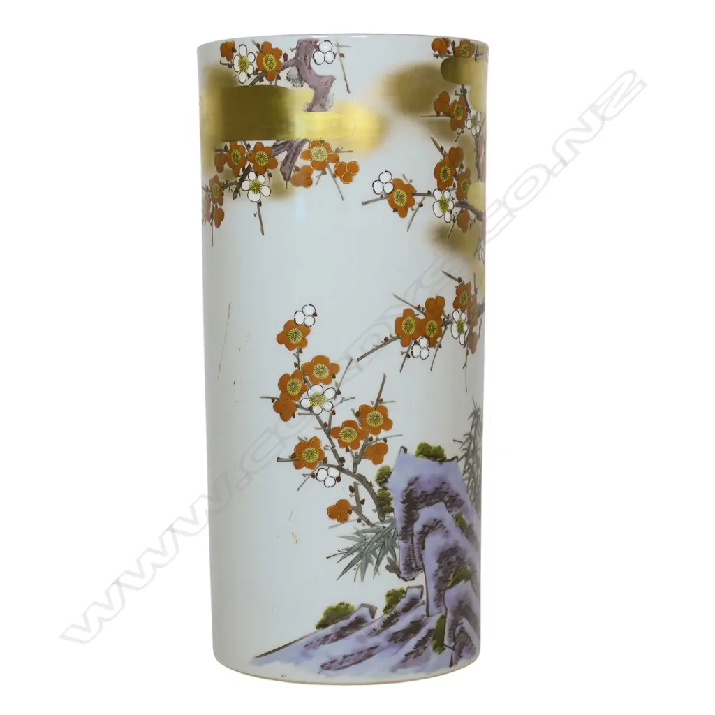 An early 20thC Japanese porcelain Kutani tall cylinder vase, Image 1++