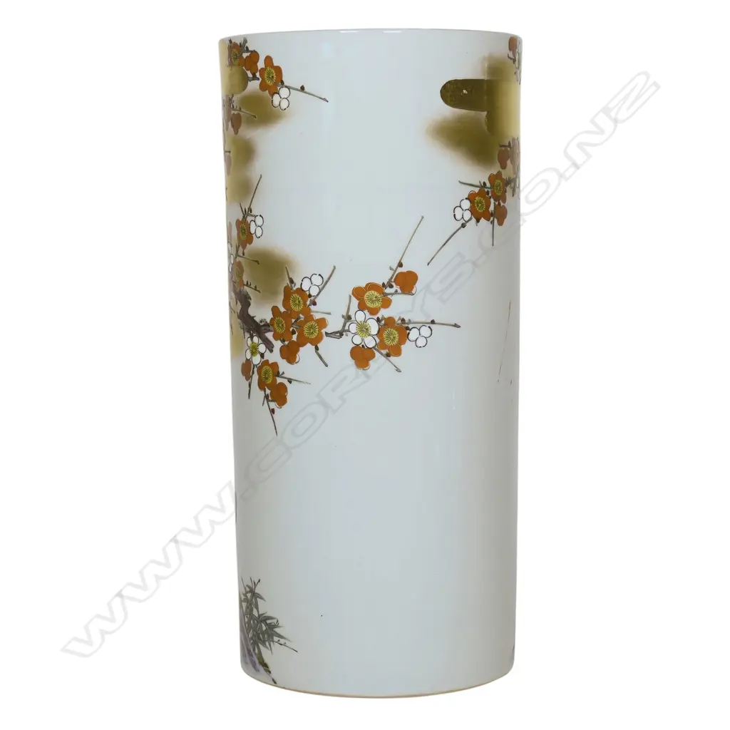 An early 20thC Japanese porcelain Kutani tall cylinder vase, Image 1++